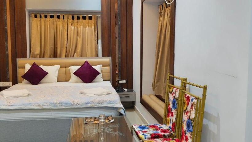 غرفة قياسية, Sai Darbar & Banquet