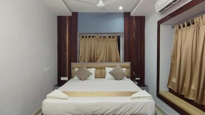 غرفة قياسية, Sai Darbar & Banquet