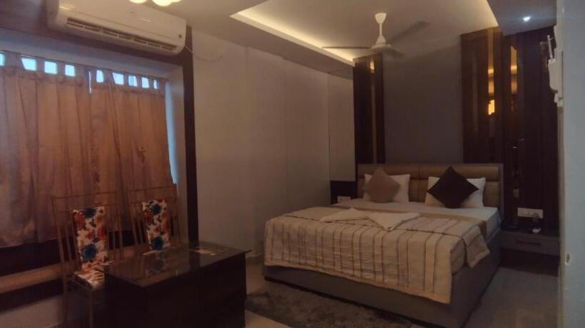 Номер Стандарт, Sai Darbar & Banquet