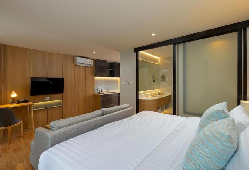 带大床的豪华间, Wyndham Garden Naithon Phuket