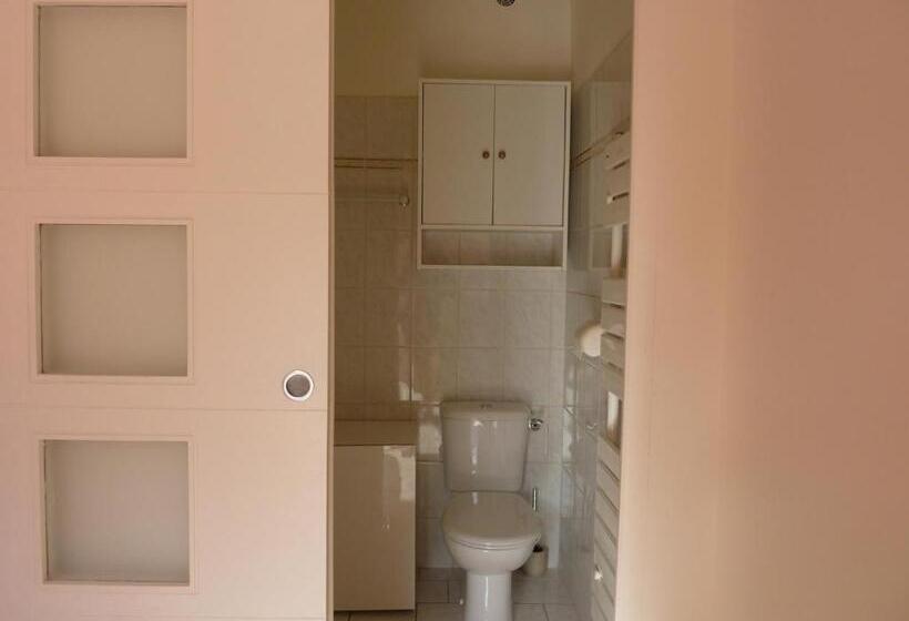 Номер Стандарт, A L Ombre Du Figuier