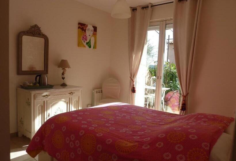 Номер Стандарт, A L Ombre Du Figuier