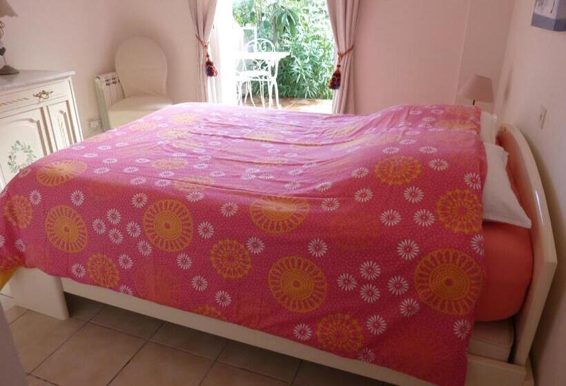 Номер Стандарт, A L Ombre Du Figuier