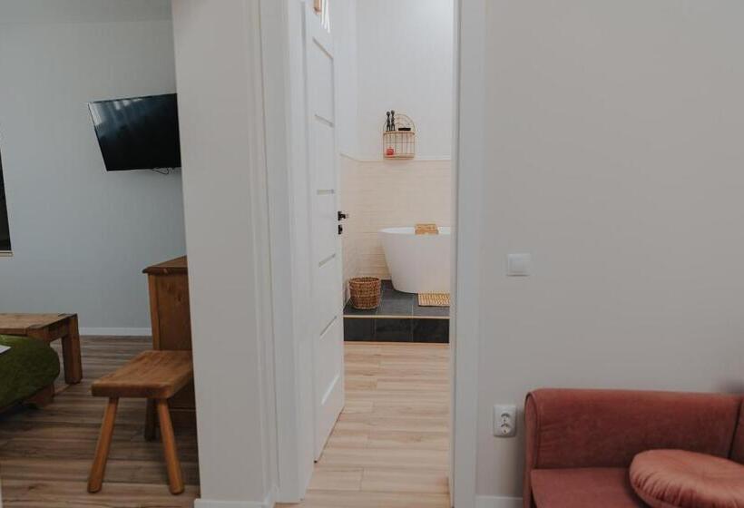 اتاق استاندارد سه نفره, Ioanaguesthouse