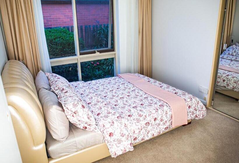 スタンダードルーム, Pyne House