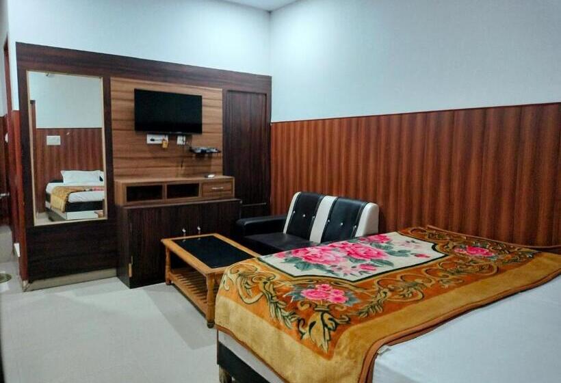 Номер Deluxe, The Rai’s Palace   Hotel And Banquet