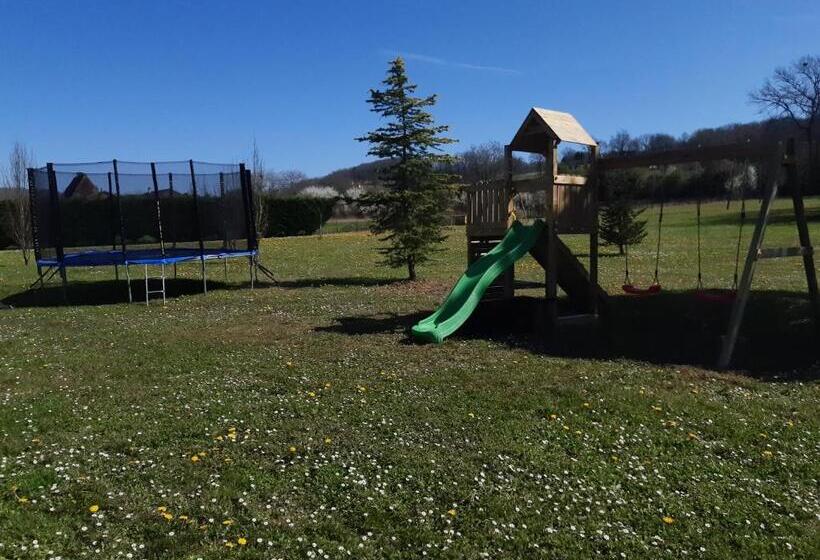 Номер Стандарт Вид на Сад, Domaine Benester   Chambre Léonie   4 épis