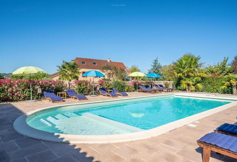 Номер Стандарт Вид на Сад, Domaine Benester   Chambre Léonie   4 épis