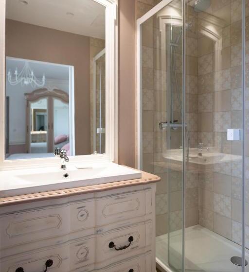 Номер Стандарт Вид на Сад, Domaine Benester   Chambre Léonie   4 épis