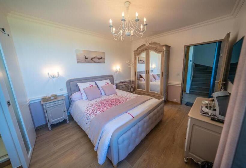 Номер Стандарт Вид на Сад, Domaine Benester   Chambre Léonie   4 épis