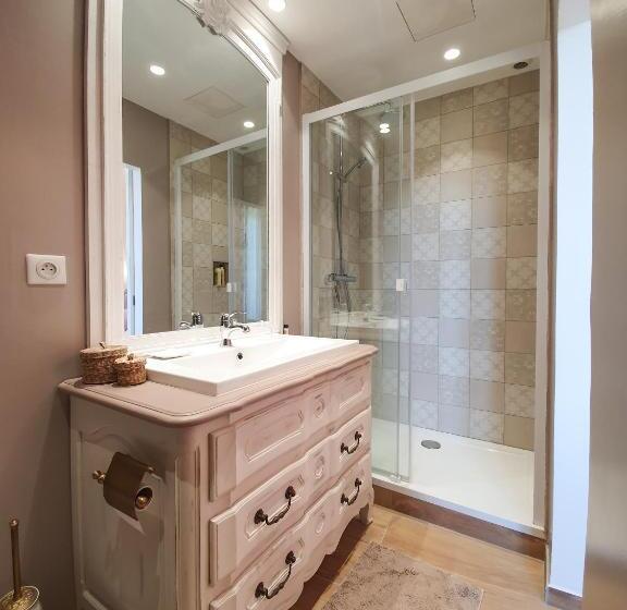 Номер Стандарт Вид на Сад, Domaine Benester   Chambre Léonie   4 épis