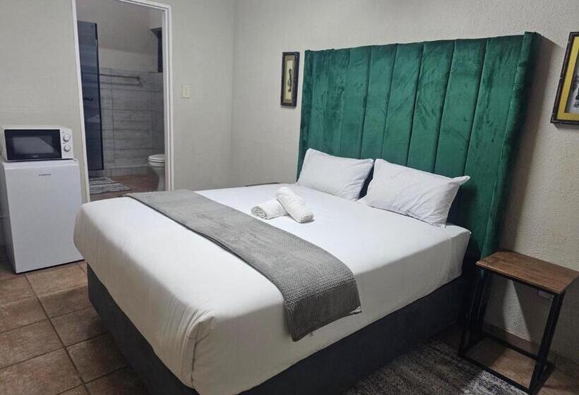 Номер Deluxe с Балконом, Yello Guest House Graskop