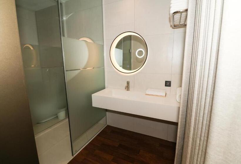 四人豪华间, Luel