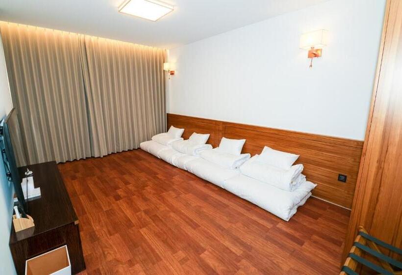 四人豪华间, Luel