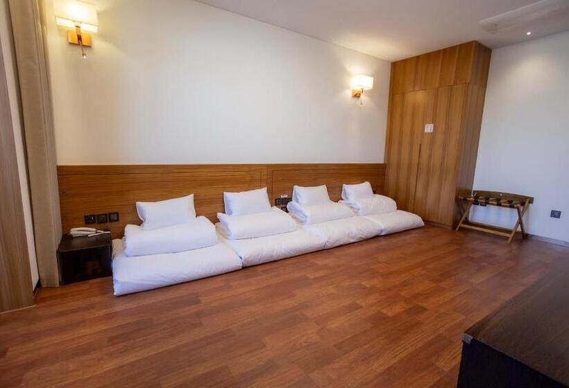 四人豪华间, Luel