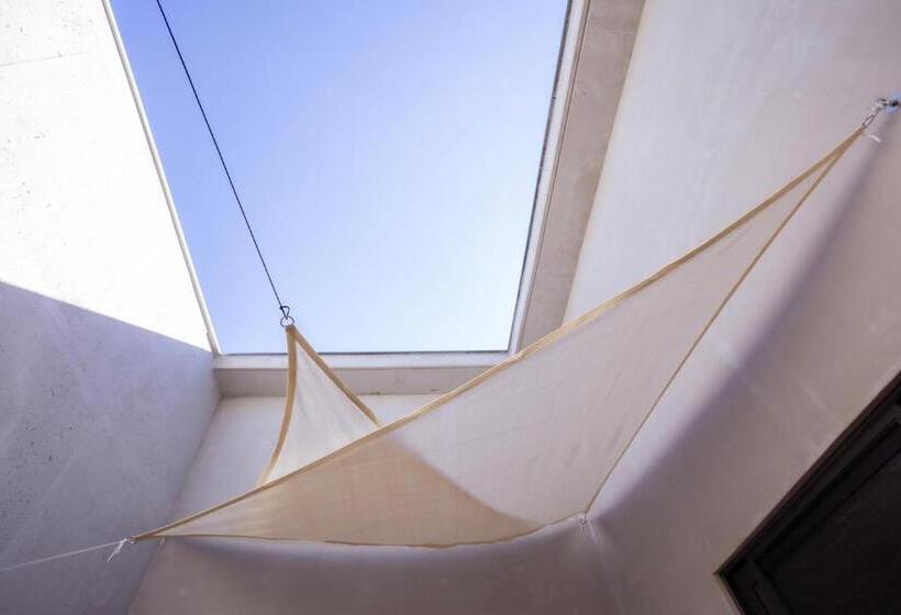 带按摩浴盆的套房, Luel