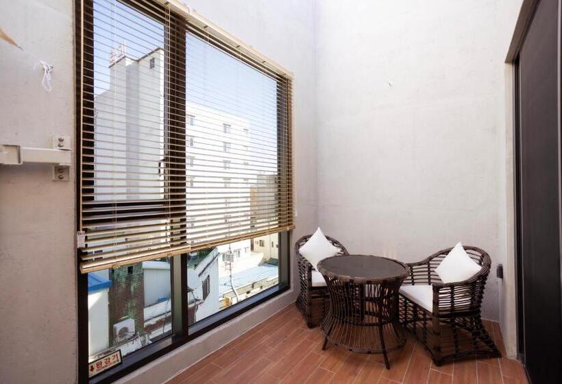 带按摩浴盆的套房, Luel