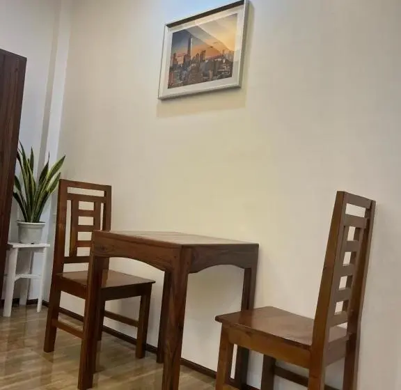 اتاق خانوادگی با چشم‌انداز باغ, Rich Vania Suites