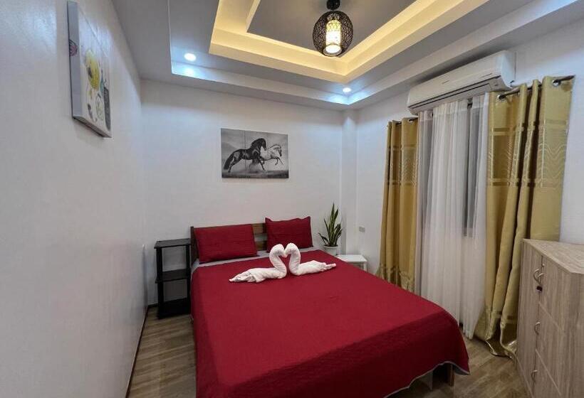 اتاق استاندارد سه تخته با چشم‌انداز باغ, Rich Vania Suites