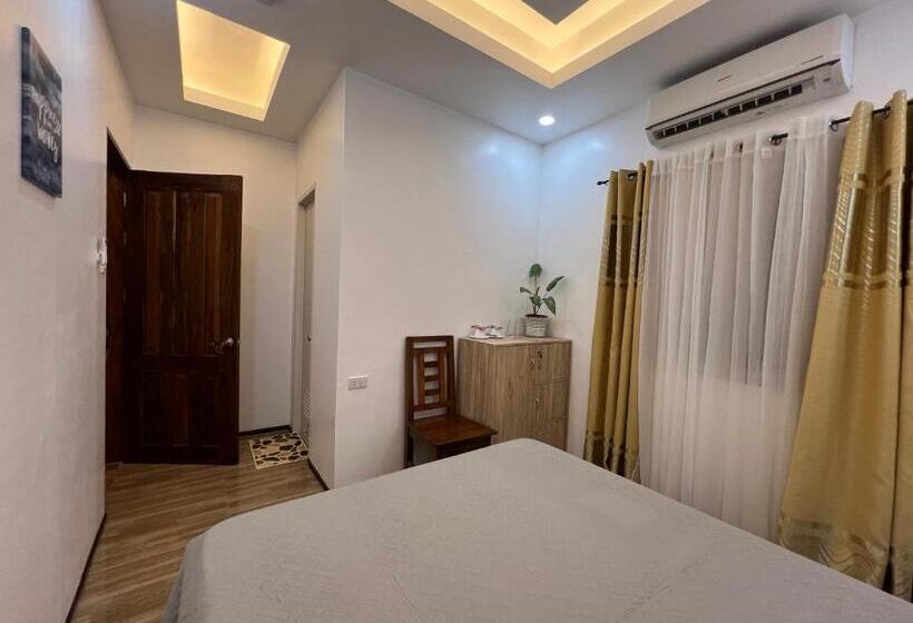 اتاق استاندارد سه تخته با چشم‌انداز باغ, Rich Vania Suites