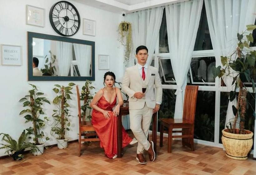 اتاق لوکس با چشم‌انداز باغ, Rich Vania Suites