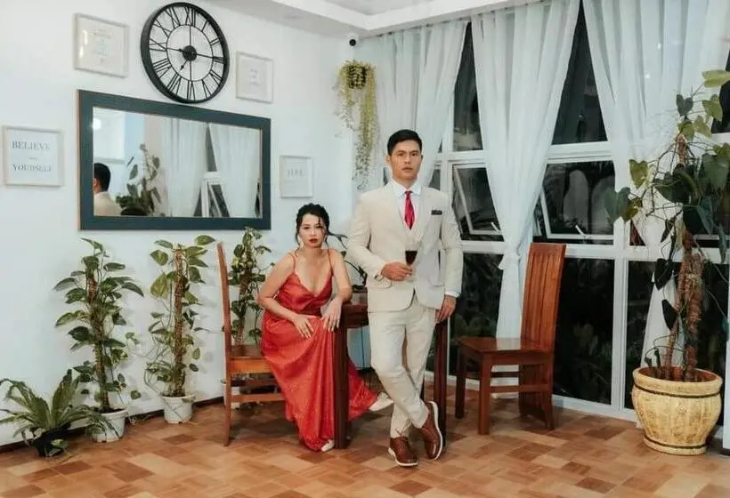 اتاق لوکس با چشم‌انداز باغ, Rich Vania Suites