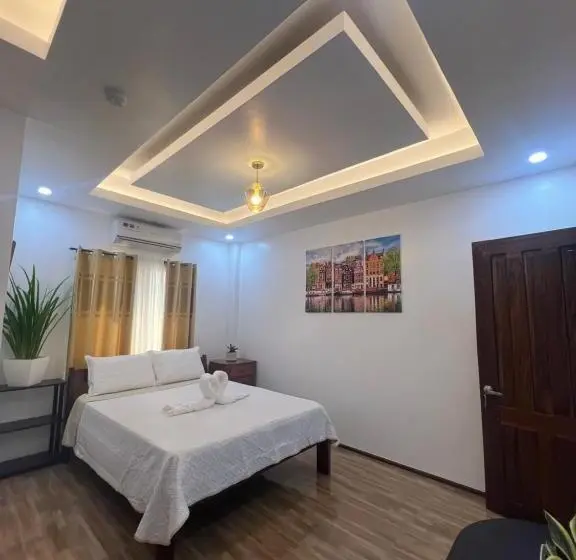 اتاق خانوادگی با چشم‌انداز باغ, Rich Vania Suites