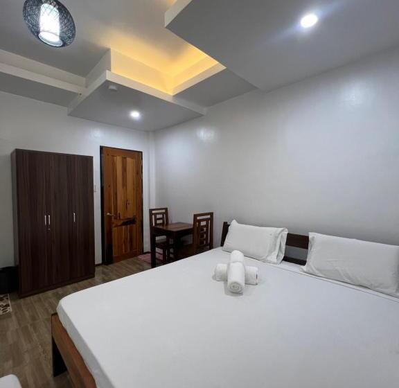 اتاق خانوادگی با چشم‌انداز باغ, Rich Vania Suites