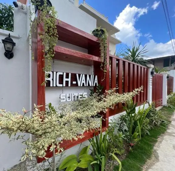 اتاق لوکس با چشم‌انداز باغ, Rich Vania Suites