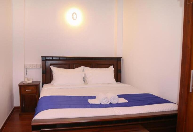 エコノミールーム, Sara