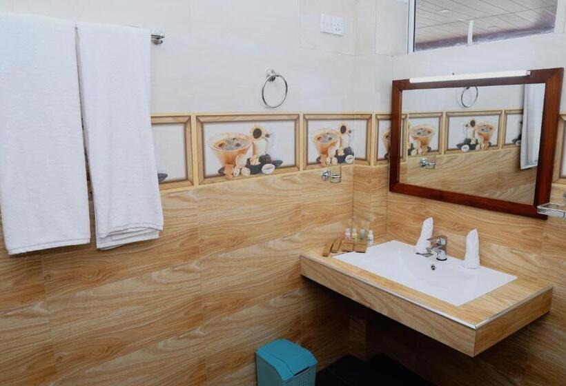 デラックスルーム, Sara