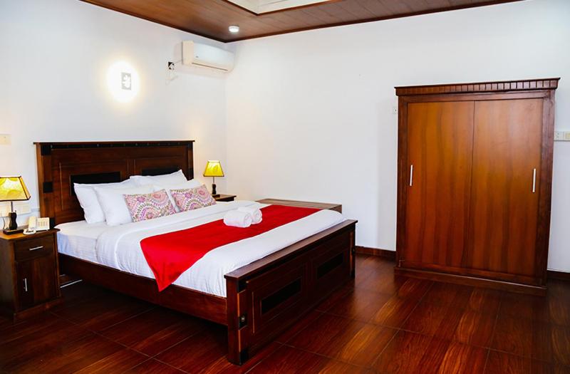 デラックストリプルルーム, Sara