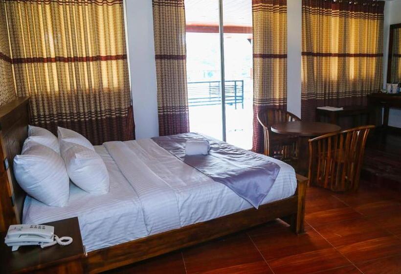 デラックストリプルルーム, Sara