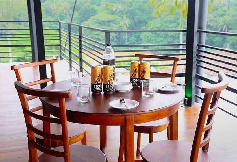 デラックスルーム, Sara