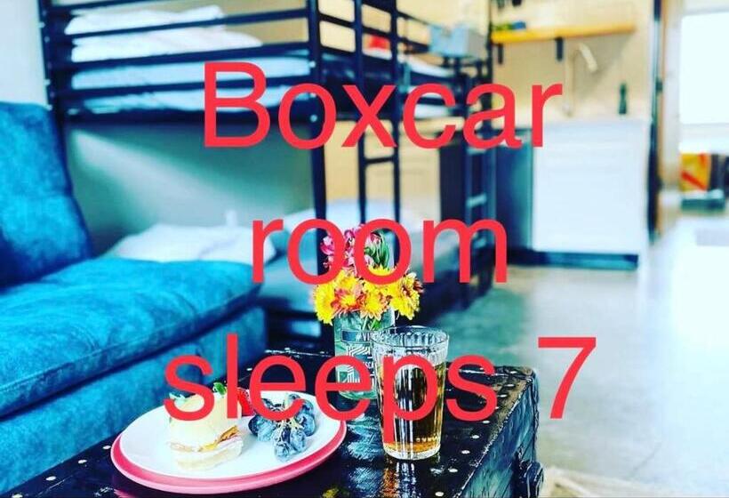إستديو عائلى, Boxcar Four Family Suite Near St Louis