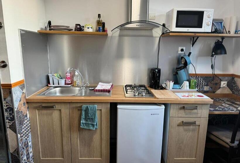 חדר סטודיו סטנדרד, Laetitia Et Claude