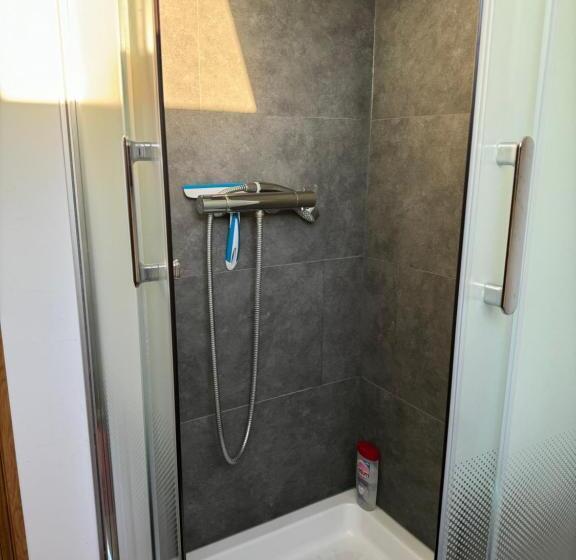 סטודיו סופריור, Laetitia Et Claude