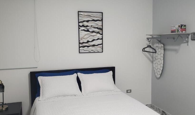 استودیو استاندارد با بالکن, 2 Palmas Str