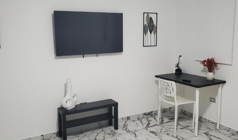 استودیو استاندارد با بالکن, 2 Palmas Str