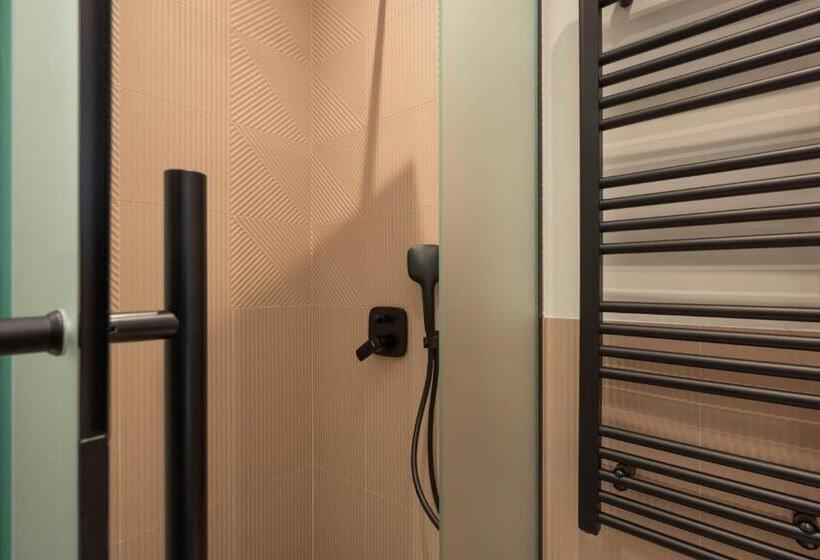 اتاق لوکس یک تخته, Hop Inn Rooms & Suites