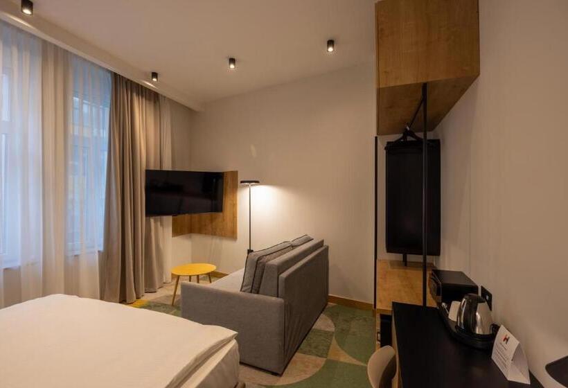 سوییت جونیور, Hop Inn Rooms & Suites