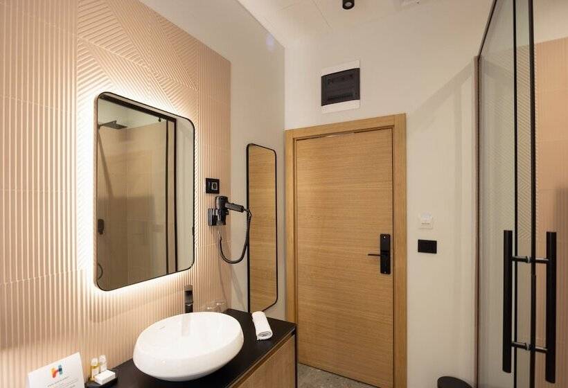 اتاق لوکس یک تخته, Hop Inn Rooms & Suites