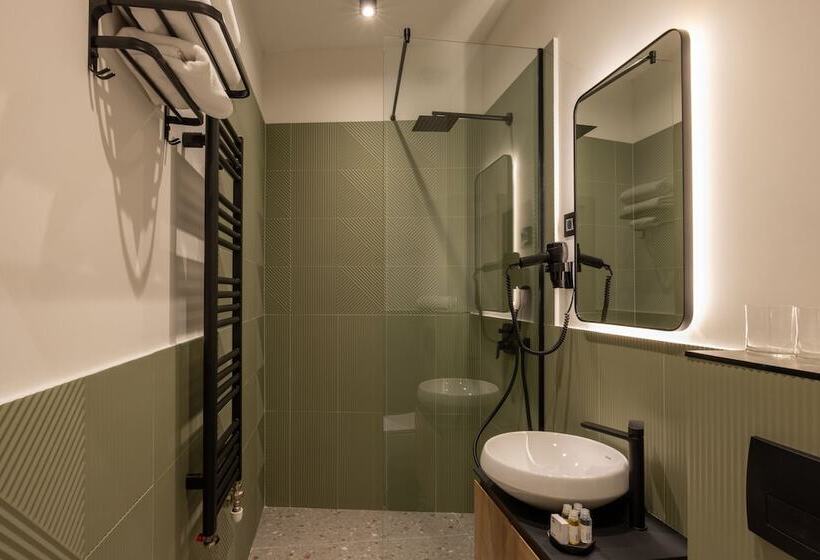 سوییت جونیور, Hop Inn Rooms & Suites