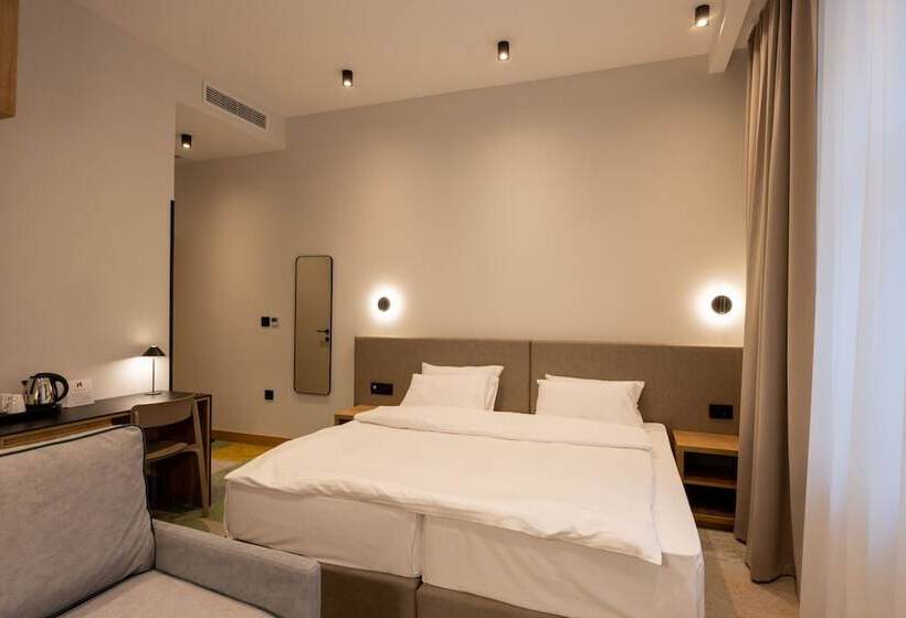 سوییت جونیور, Hop Inn Rooms & Suites