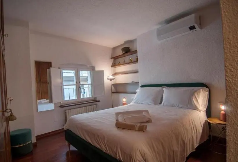 1 Bedroom Penthouse Apartment, Umbrian Concierge   Duomo Accommodations