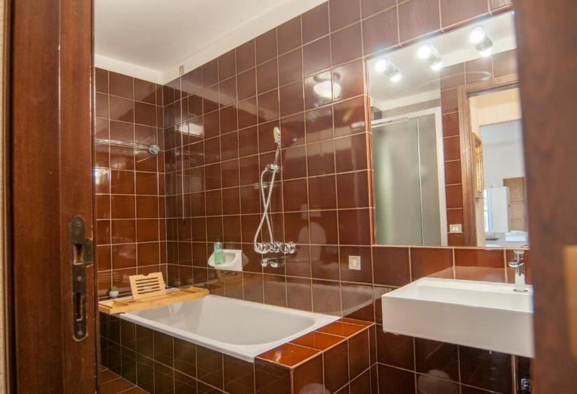 1 Bedroom Penthouse Apartment, Umbrian Concierge   Duomo Accommodations