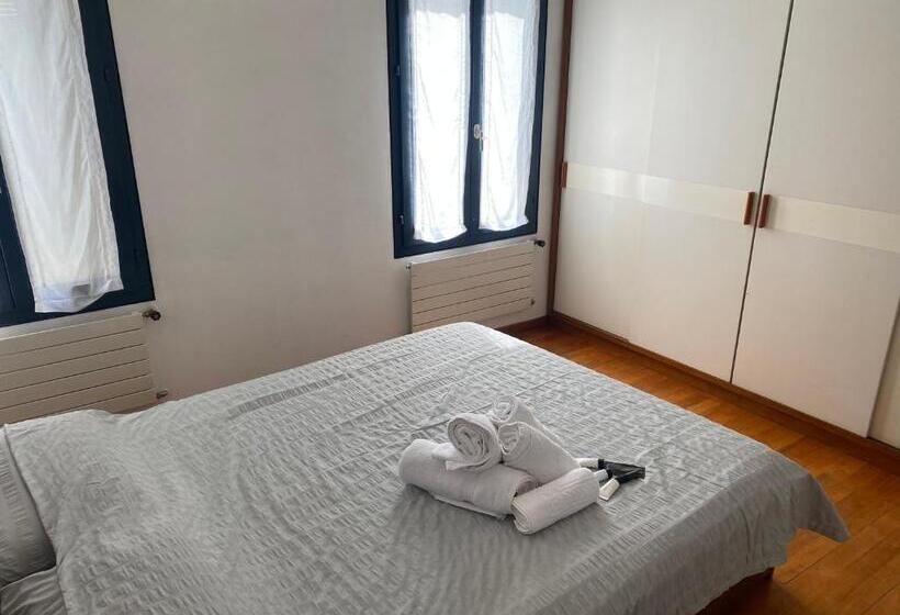 غرفة قياسية حمام مشترك, Yellow House Guest House