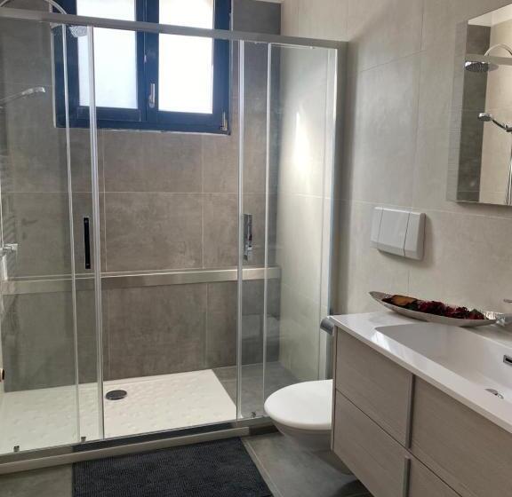 شقة غرفة واحدة, Yellow House Guest House