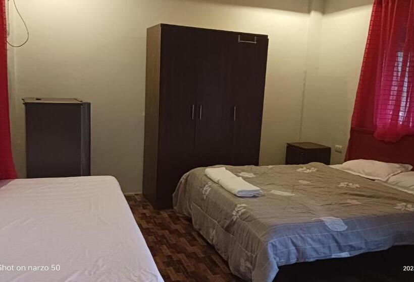 Семейный Номер, Yfs Guesthouse With Motorbike