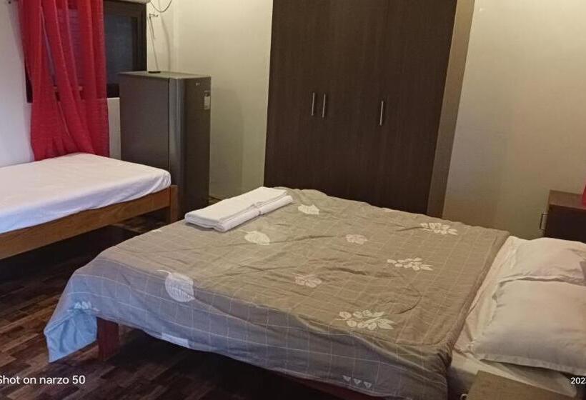 Семейный Номер, Yfs Guesthouse With Motorbike